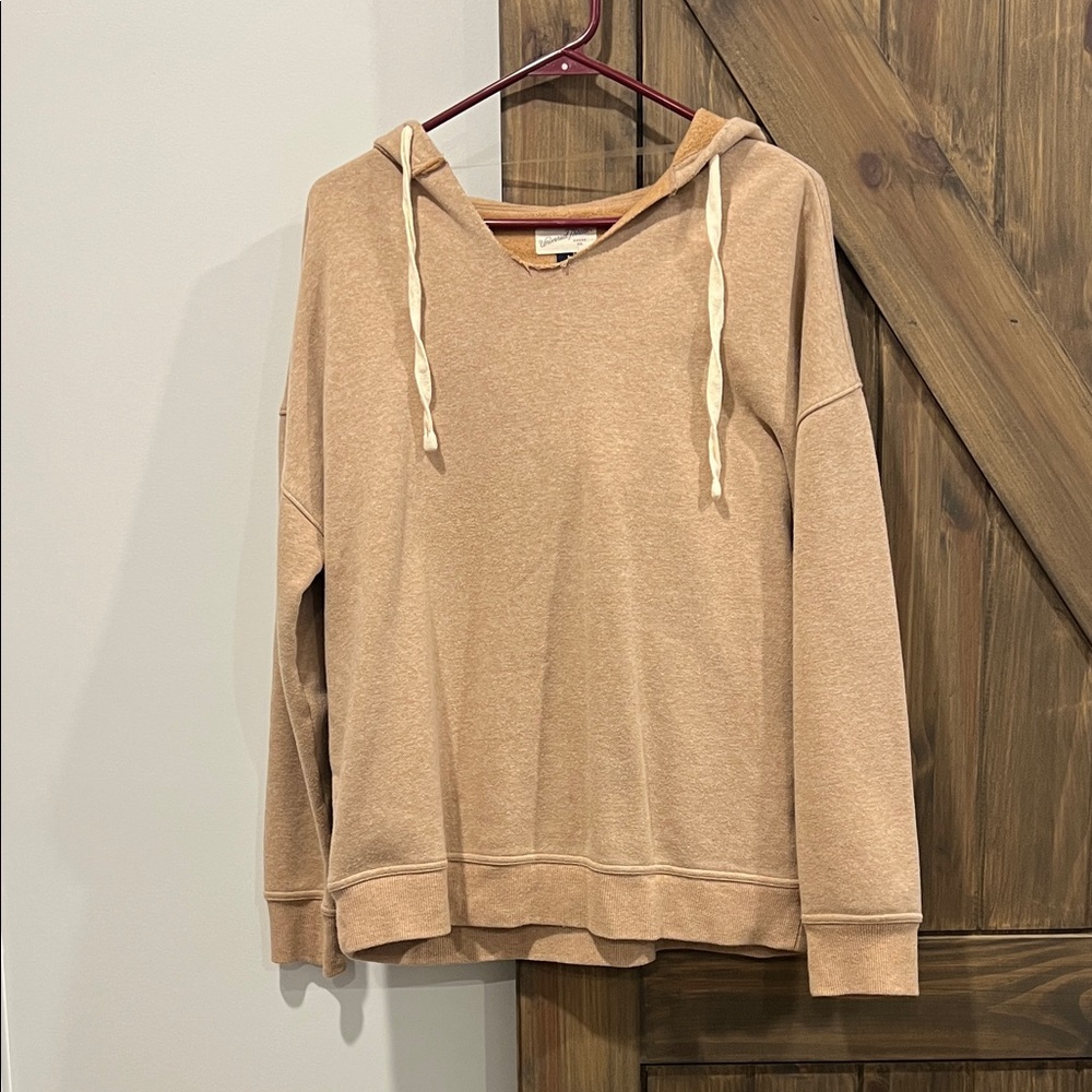 Universal Thread Women's V-Neck Tan Sweatshirt